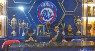 Presiden Klub Arema FC, Gilang Widya Pramana, mundur dari jabatannya atas Tragedi Kanjuruhan, Sabtu (27/09/2022). (Foto: Detik Jatim)