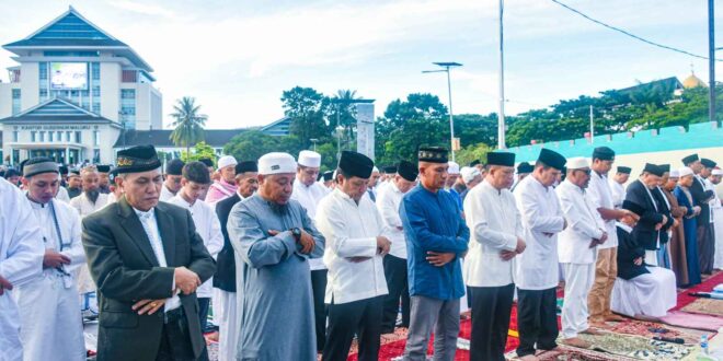 Pangdam Pattimura Shalat Idul Fitri Bersama Ribuan Masyarakat Kota Ambon